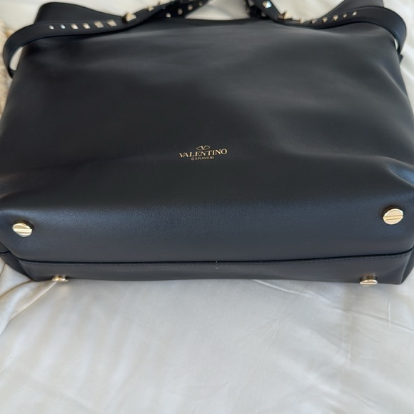 New, never used Valentino rock stud tote. Perfect condition - Picture 6 of 8